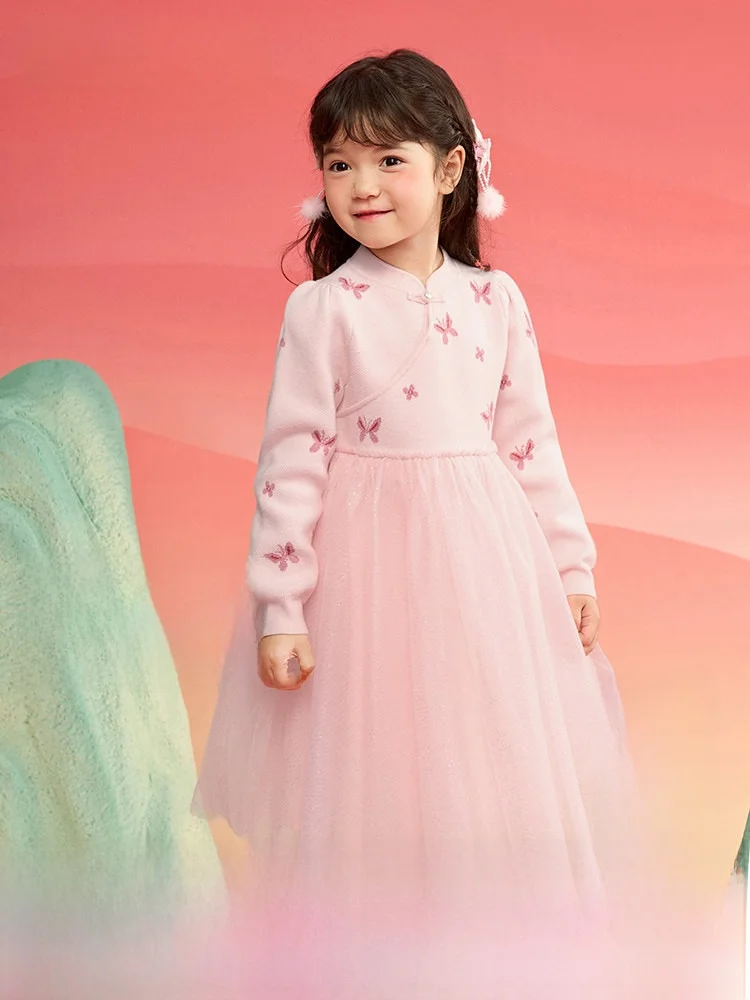 バナリパ ワンピースを選ぶべきタイミングは？子供の春先にぴったりな紅色のワンピースが実は最強