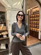 ブラックVネック長袖ニットトップス【スリムフィット・女性用・インナー対応】