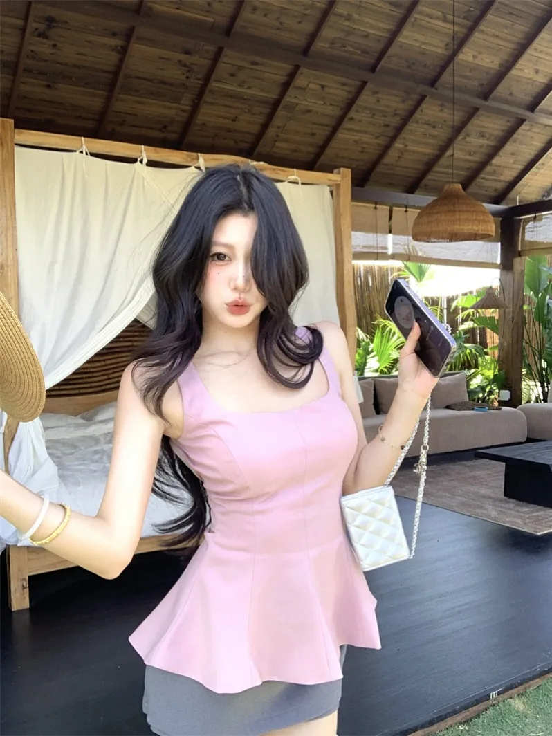 スクエアタンクトップとは？女性向けの通勤風バックオープンデザインの特徴と使い方