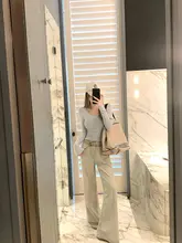 Vネック長袖Tシャツ【レディース・春用・スリムフィット・シンプルデザイン】