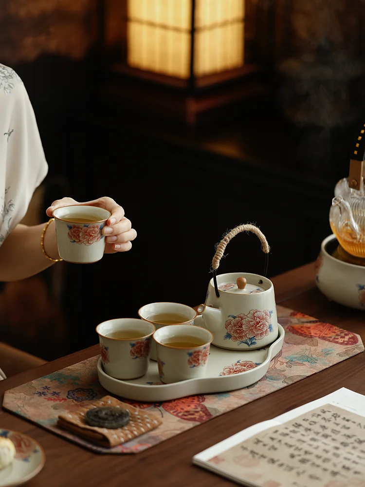 可愛さと伝統のバランスを取る茶器は、どう選ぶ？