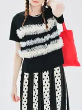 レーストリム付き黒色カジュアルTシャツ【夏用・短袖・デザイン性】