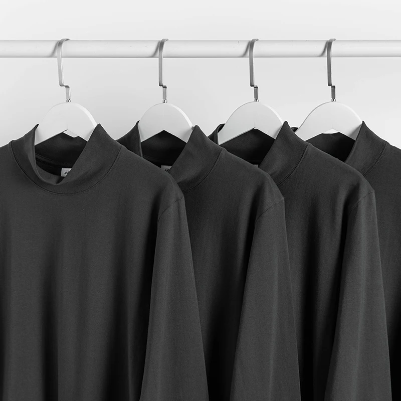 深灰色厚手コットンハイネックTシャツ：冬の着こなしに最適な日式青春スタイル