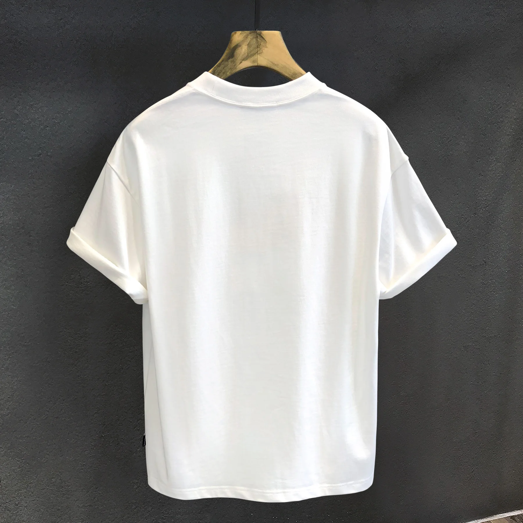 tシャツ ピチピチ メンズ どう選ぶ？レトロな3DエンボスロゴTシャツが夏の快適さを変える理由