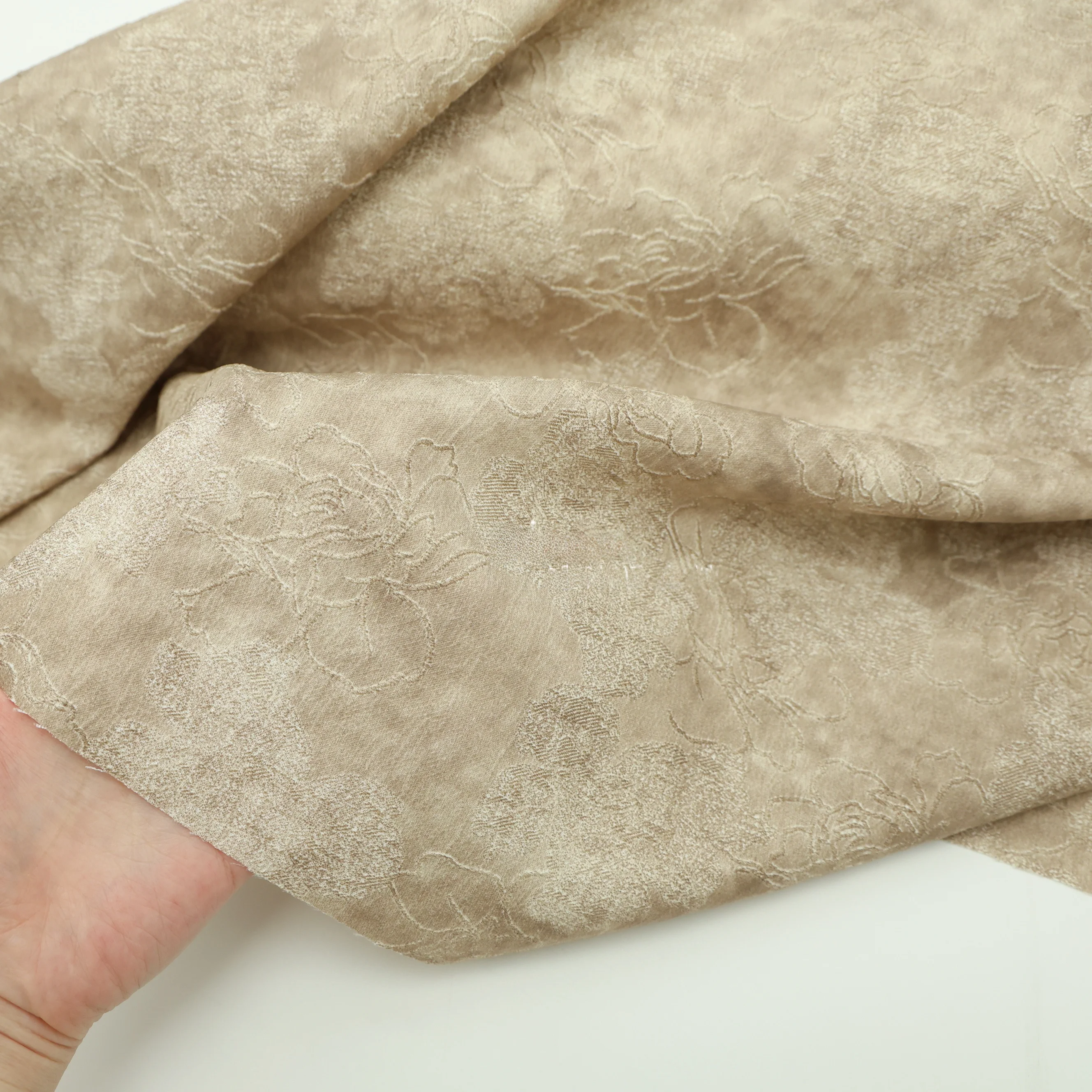 新中式浮彫り生地カカオ・モクレン  柄：提花加工による花柄デザインの実用性と適用シーン