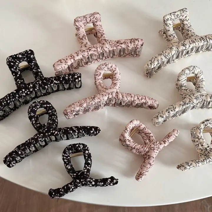 小花柄ファブリック交差ヘアクリップ【シンプルデザイン・後頭部用・女性用】