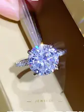 華やかな輝きのラウンドダイヤモンドリング【シンプル・フルセット・結婚祝いに最適】