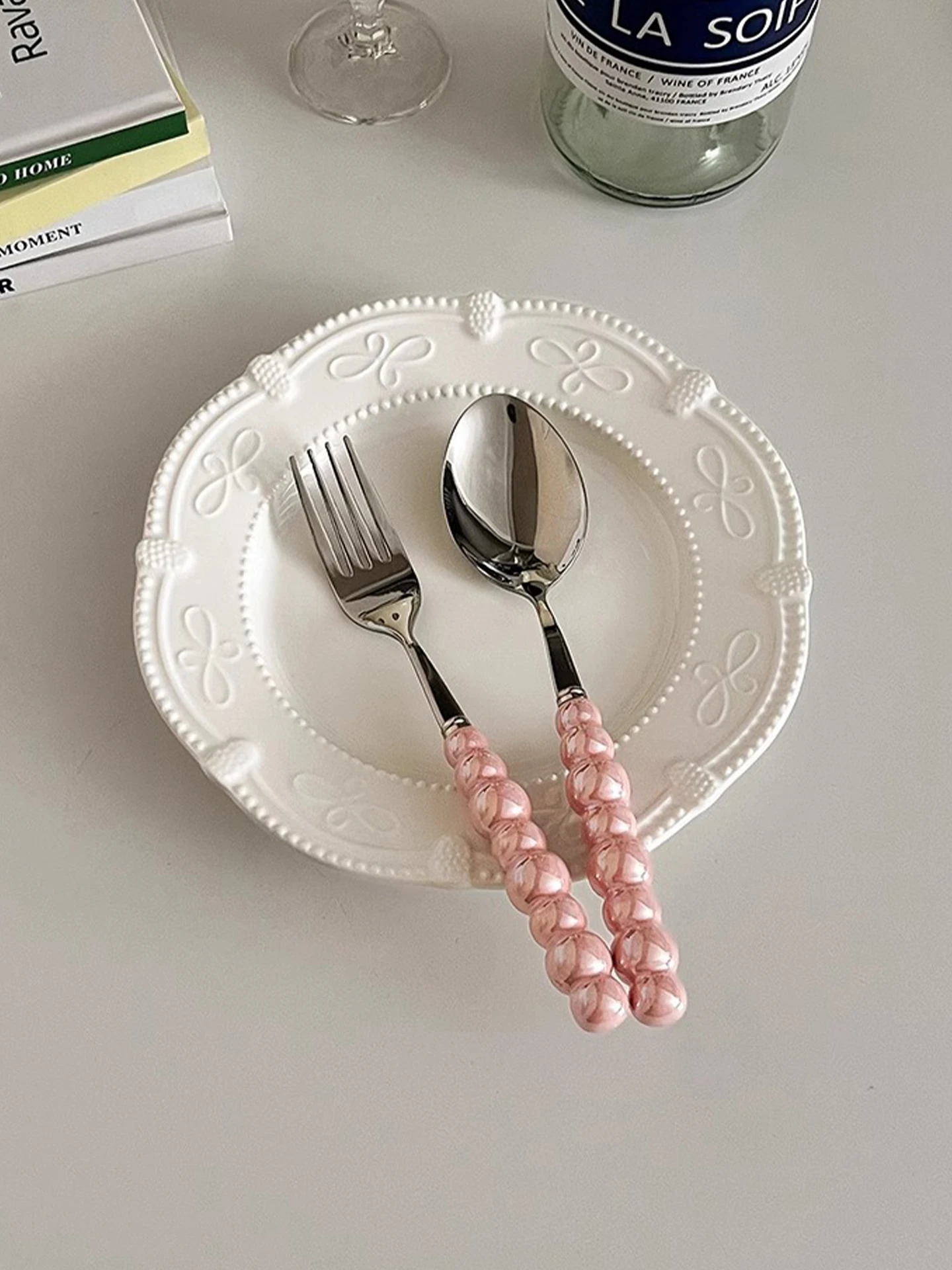 少女心あふれるパール陶器柄のステンレス食器：おしゃれな洋食器のデザインと実用性を解説