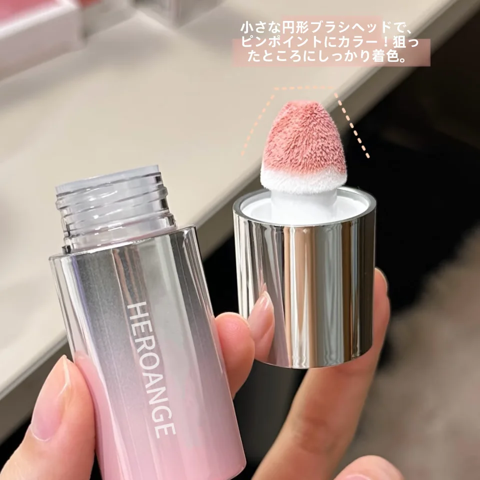 自然な血色感を演出するリキッドチーク【水光肌・ナチュラル仕上げ】