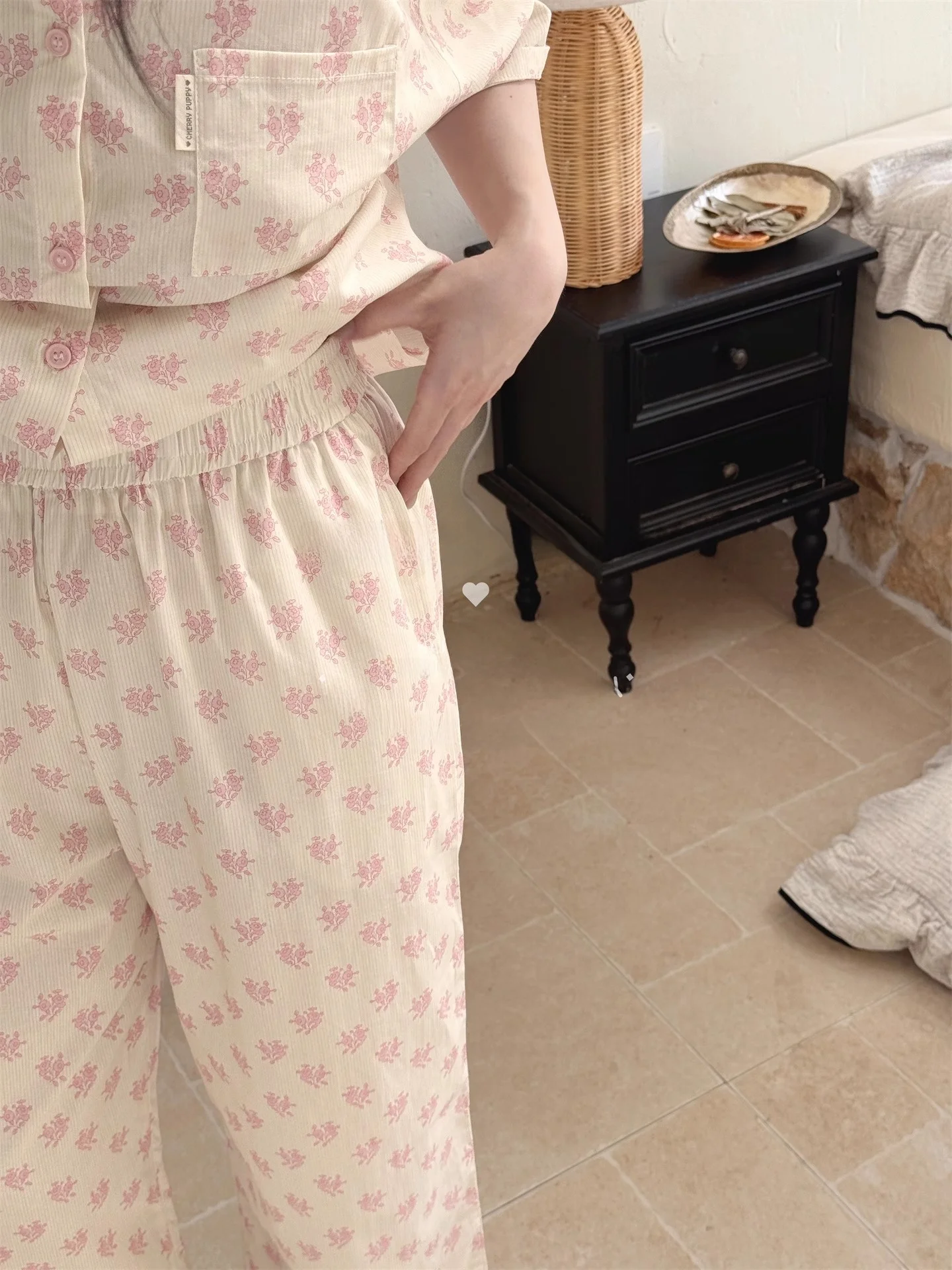 シマシマの服：韓国風フラワーパンツと半袖セットの夏のカジュアルスタイル