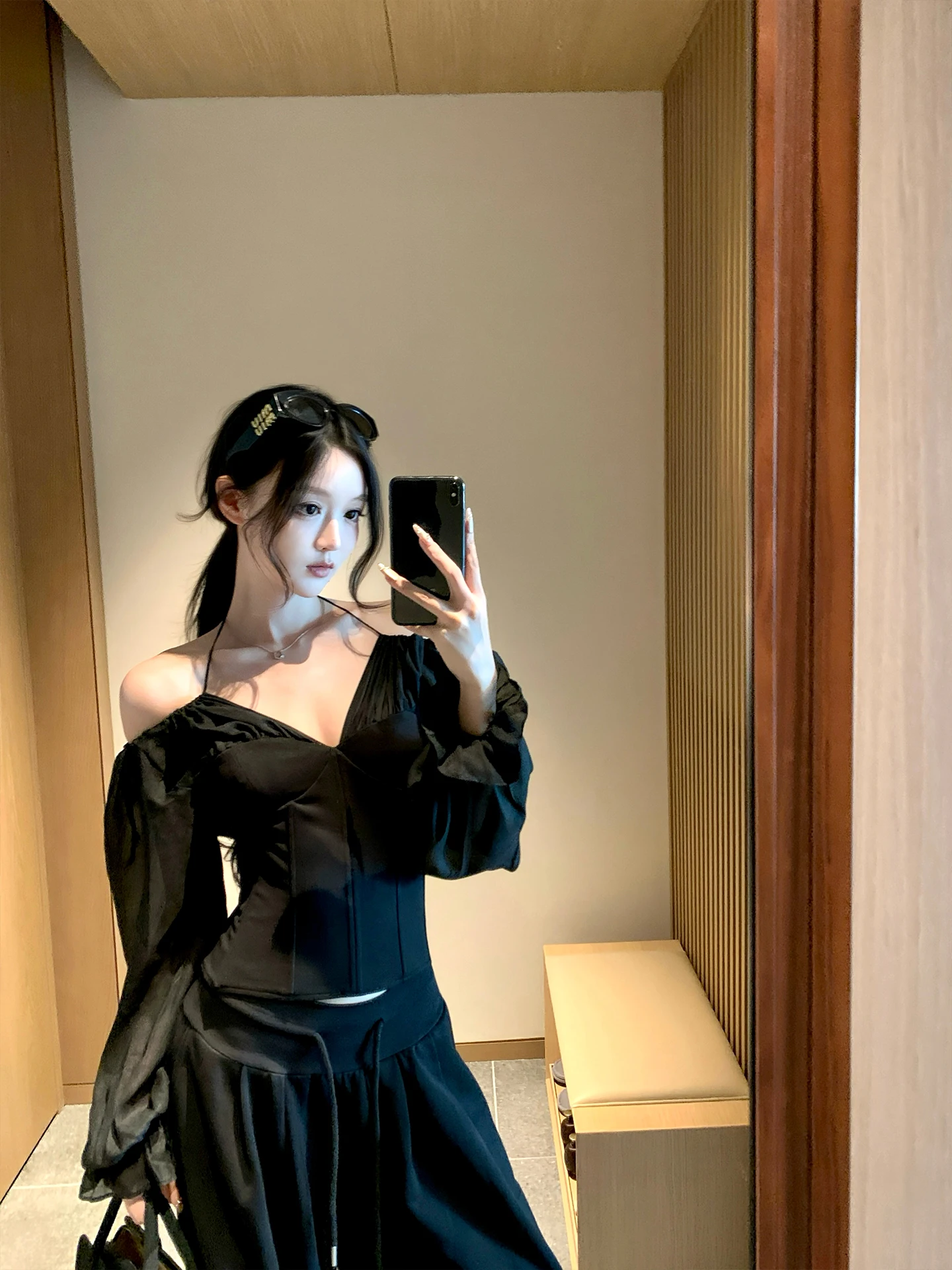 「辣妹風のストレッチブラウス」を選ぶなら、どんなシーンで活躍するの？
