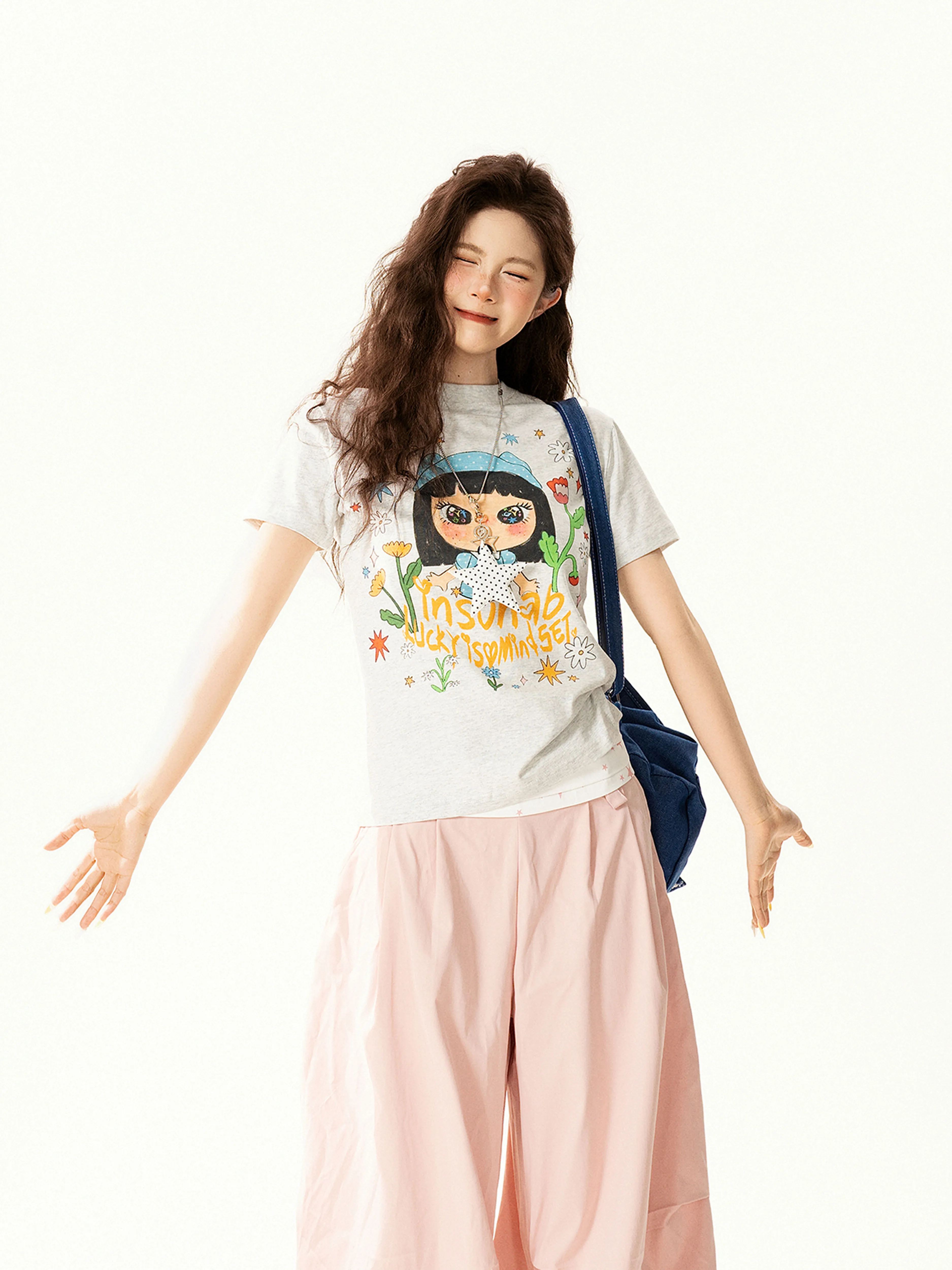 リメイクTシャツをワンピースに変える：ヴィンテージアニメプリント正肩短袖Tシャツの実用性とデザイン分析