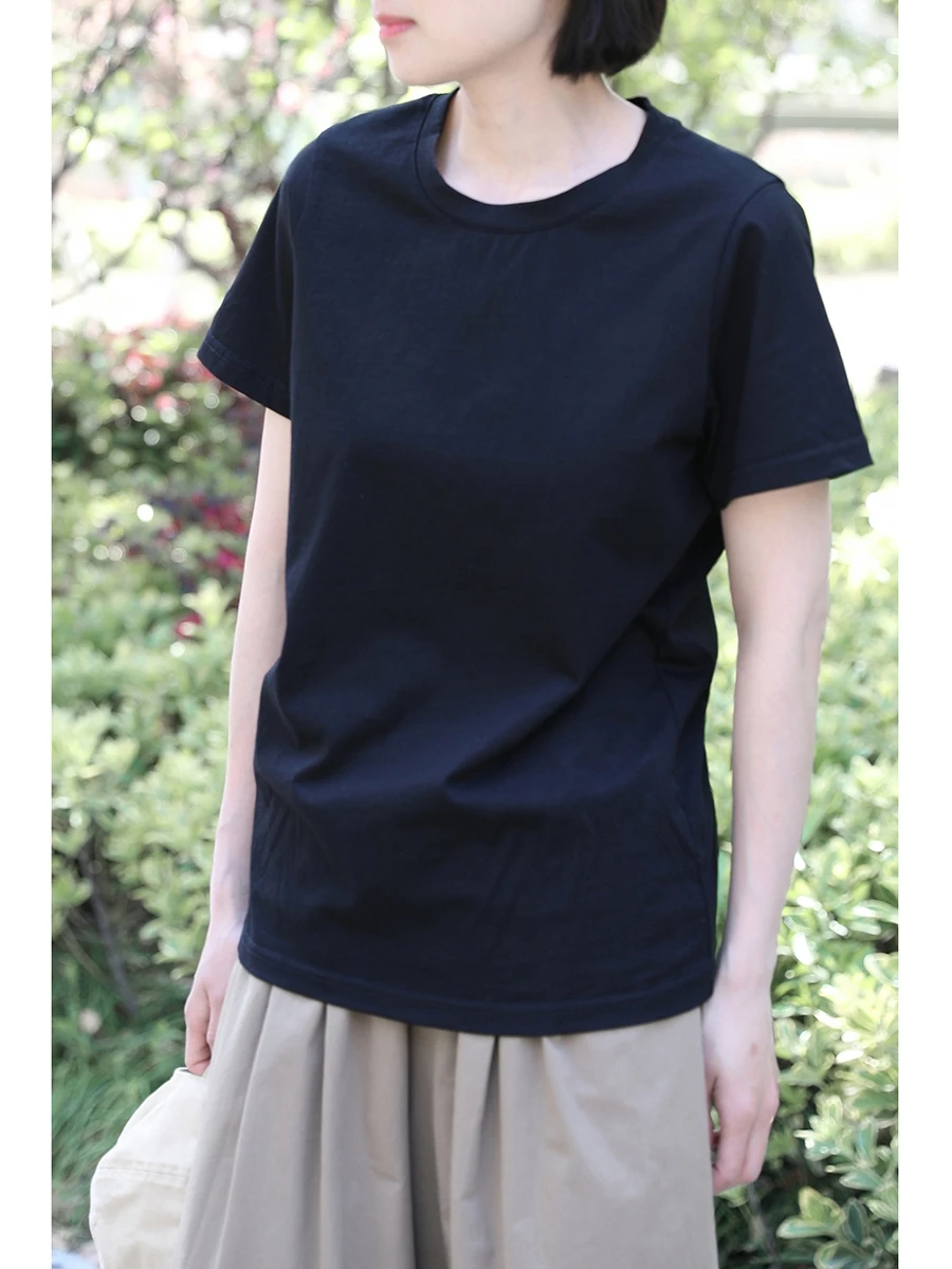 ママコーデの基本スタイルとは？シンプルTシャツで自然なスタイルを実現