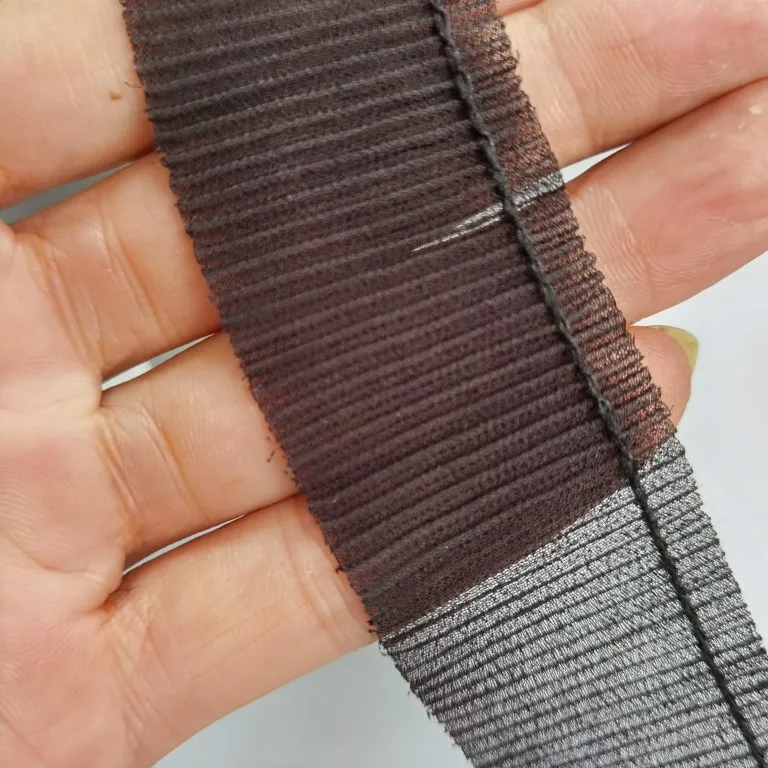つけ襟 レース 柔らかいシフォンプリーツ生地：オフホワイトとブラックの装飾用生地を実際の使用で検証