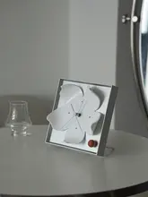 かわいいデザインの金属製フラワーテーブルクロック【北欧風・シンプルな掛け時計】