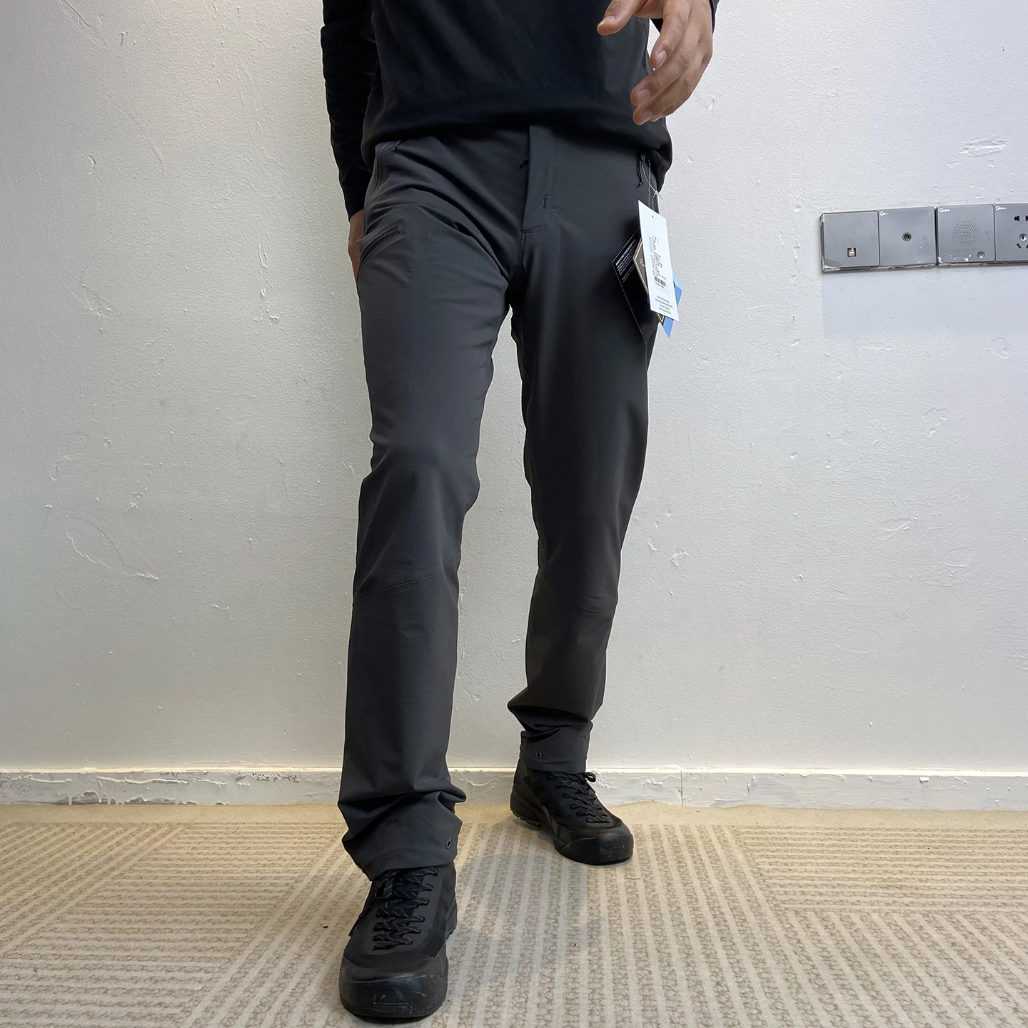 カーゴパンツ メンズ コーデ 完全ガイド｜通勤・アウトドア対応の実用性とスタイルの秘密