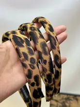 とてもクール〜レトロなヒョウ柄の生地のヘッドバンド