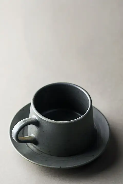 手作りの粗陶コーヒーカップ＆ソーサーセット【大容量・シンプルデザイン・家庭用】