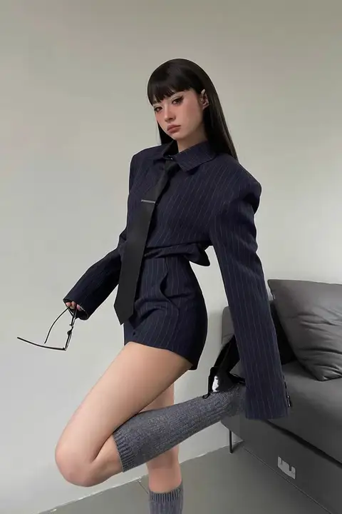 洗練されたデザイン！高級感あるスーツジャケットとショートパンツ（セットアップ対応）