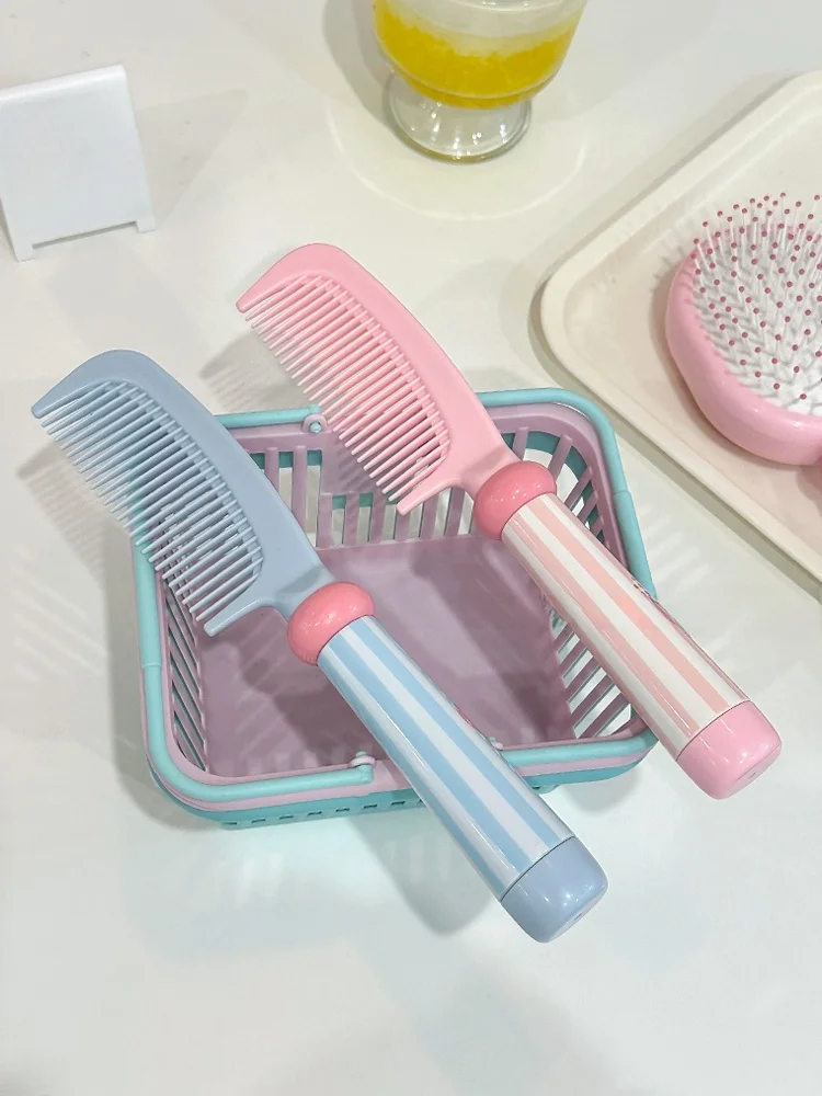 パッツン前髪の整え方：高級感のある携帯式ヘアコームで毎日のスタイルを確実に
