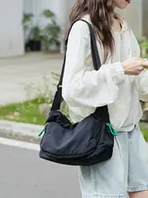 通勤用餃子型ショルダーバッグ【ナイロン・軽量・カジュアル・男女兼用】