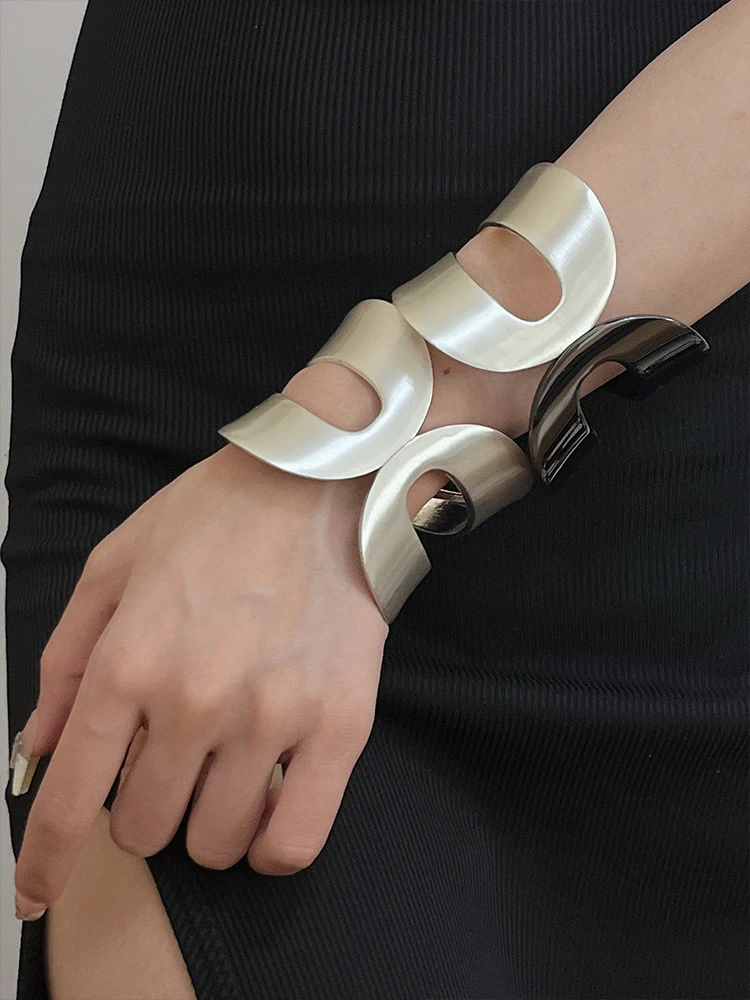 腕時計 バンド 100 均 のチタン鋼製ブレスレット：シンプルデザインと高級感の実用性