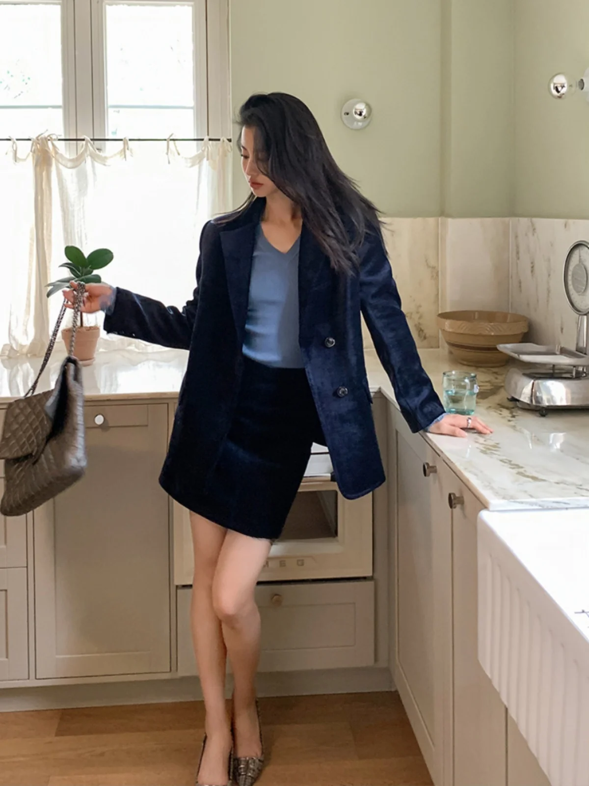 冬のコンサートに着る服は軽いものでOK？高重みの雪ニールコートとAラインスカートのセットアップが解決する理由