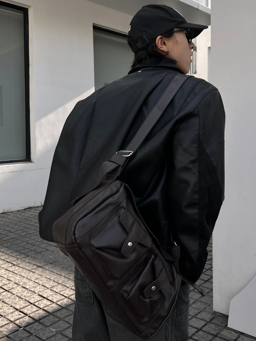 斜めがけトートをどう選ぶ？リアルな使い方と、今こそ注目すべき「レトロスタイルのシングルショルダー」の秘密