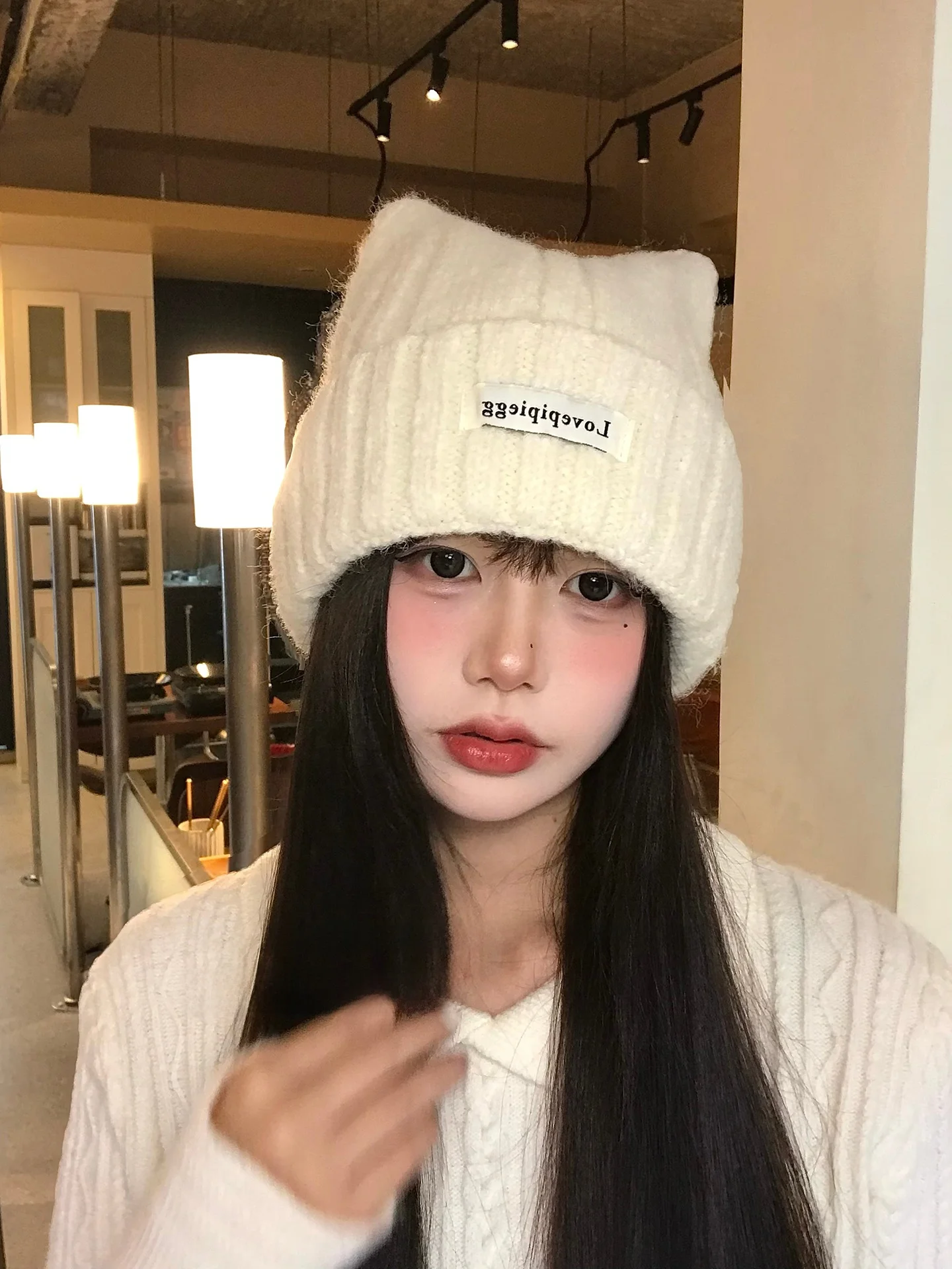 ニット帽を選びすぎて似合わない？可愛い猫耳ニット帽で冬のファッションを救える方法とは？