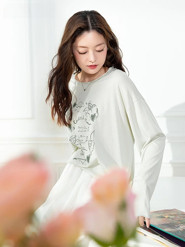 手作りtシャツの写真を美しく撮るには？ラフな手描きプリントTシャツが通勤に最適な理由