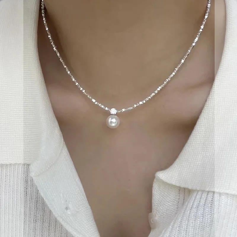 高級感のあるシルバーメタル風パールネックレス：日韓スタイルのデザインロックチェーンが女性に届く理由