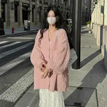 ゆったりとしたデザインのニットカーディガン【秋冬用・柔らかいピンク・女性用】