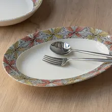 カラフルなラインデザインの陶器深皿【サラダ・魚料理・オーバル型】