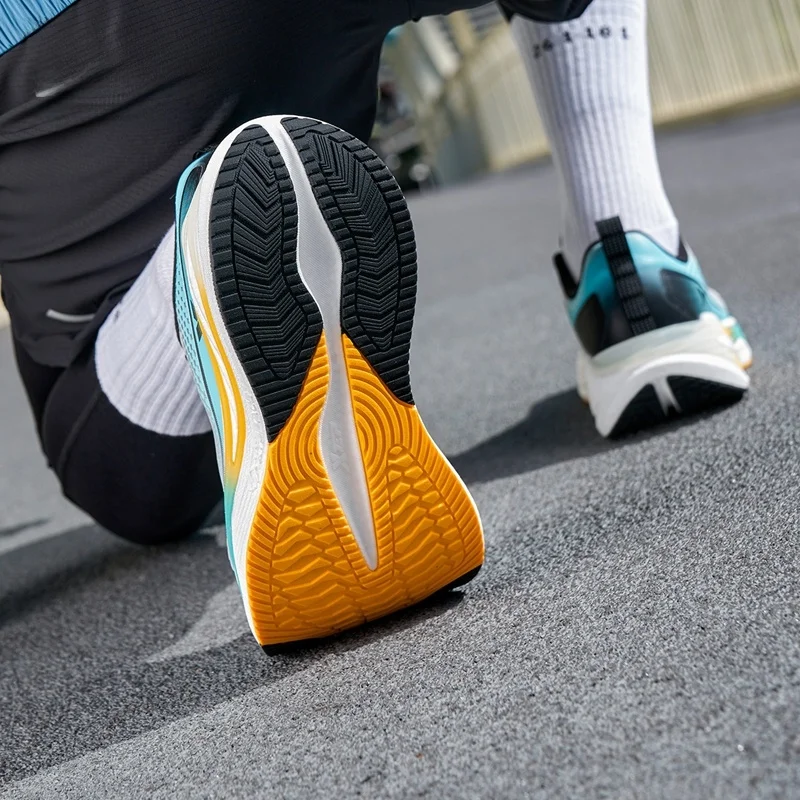 冬の足元を救うランニングシューズは、アルトラトレランシューズを選ぶべき？