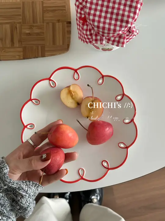 かわいいデザインの陶器製朝食プレート【穴あきデザイン・スイーツやケーキ用】