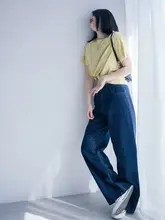 シンプルなオーバーサイズ白Tシャツ【短袖・ユニセックス・カジュアルスタイル】