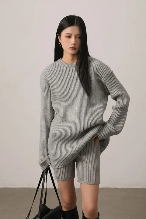 高級感あるゆったりニットトップスとショートパンツ【秋用・カジュアル・フィット感抜群】（セットアップ対応）