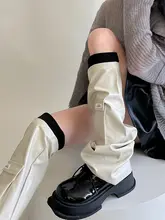 機能的なレザー製レッグスリーブ【ポケット付き・個性的なデザイン・ブラック】