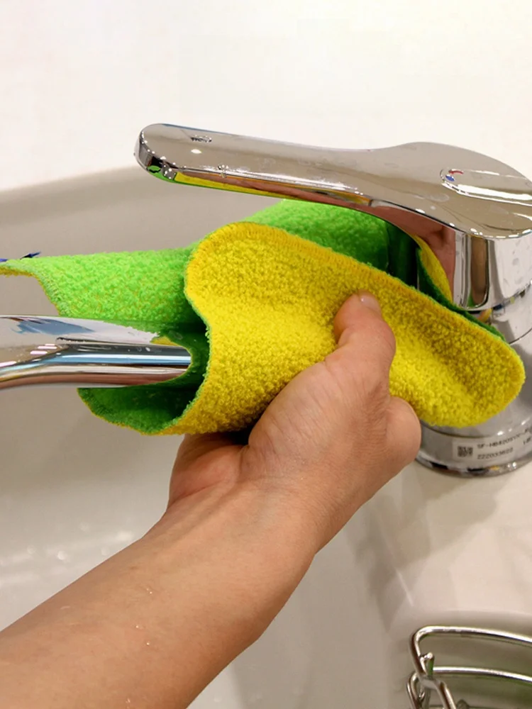 キッチン用洗剤クロス：水回り清掃に最適な両面使用型クリーニングクロス