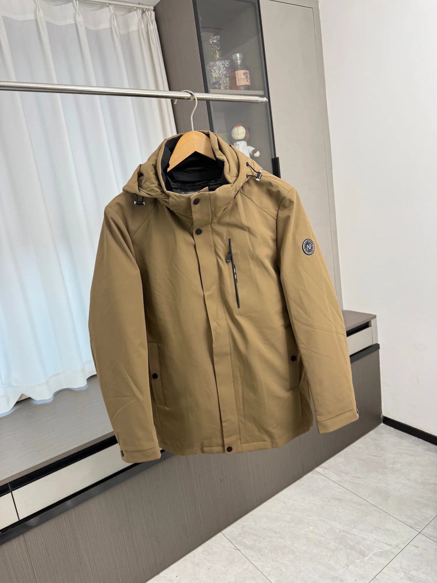 all weather parka とダウンジャケットの違いは？マウンテンパーカー 防寒 で寒さに強い理由とは？