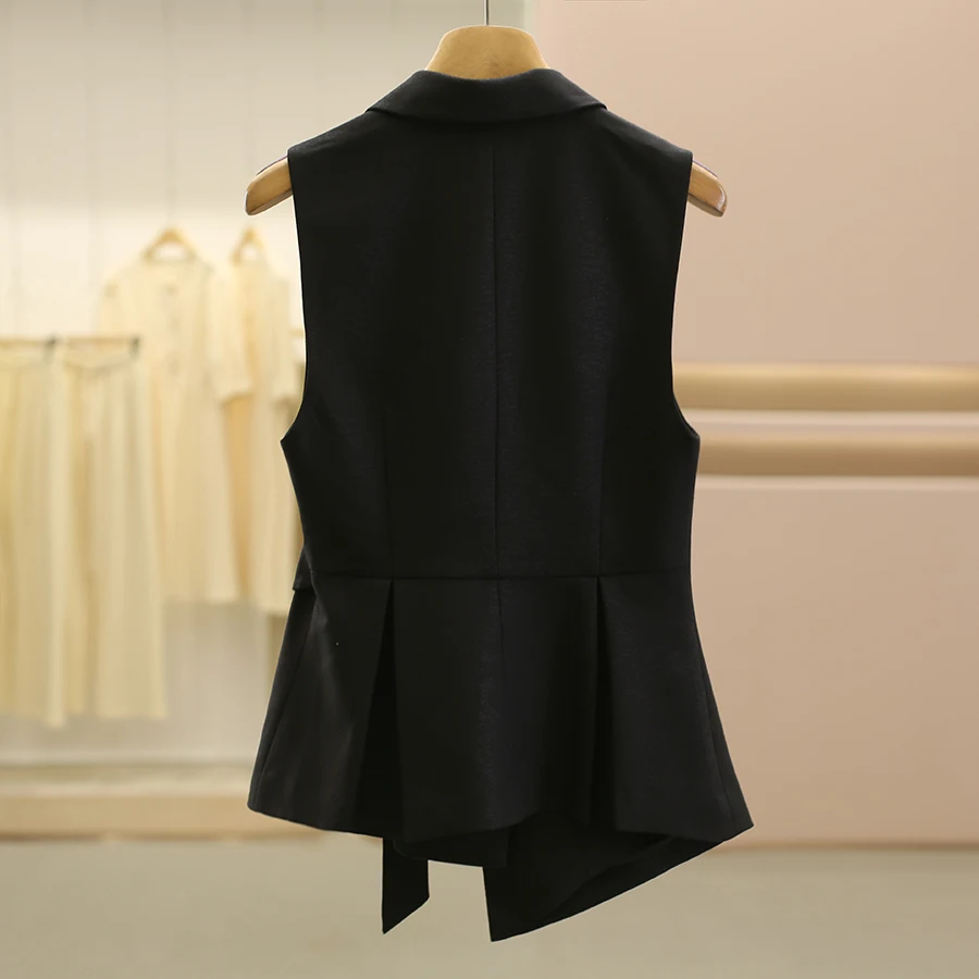 四十代の服選びで迷うなら、この「不規則デザインのウエストシェイプジャケット」が救う！