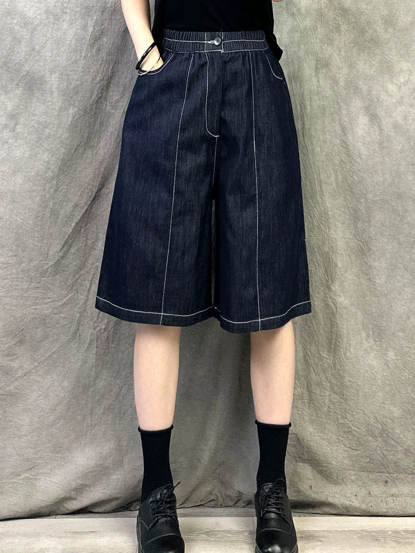 夏のデニムショートパンツをどう選ぶ？薄手・ハイウエストで涼しくカジュアルに