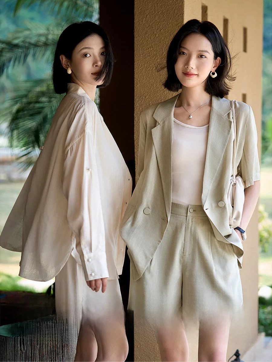 10月のオフィスカジュアルにふさわしい服装は、どんなスタイルがおすすめ？