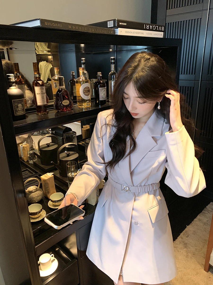 60代女性が通勤に使える高級スーツブランドは？ABOUT POEMのテーラードコートが解決する理由