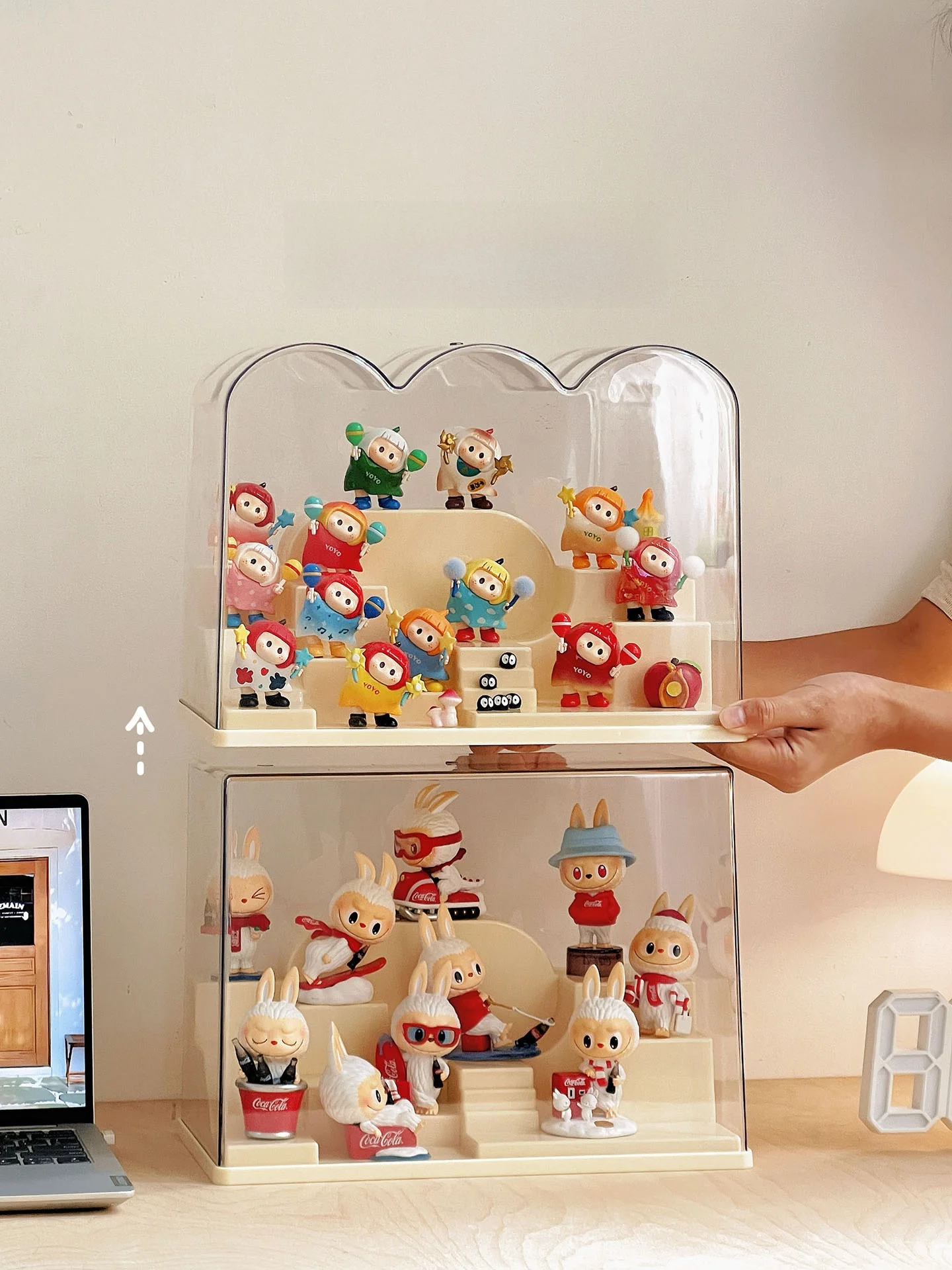手元動画スタンド おすすめモデル：透明アクリル製フィギュア展示スタンドの実用性とシーン別適用