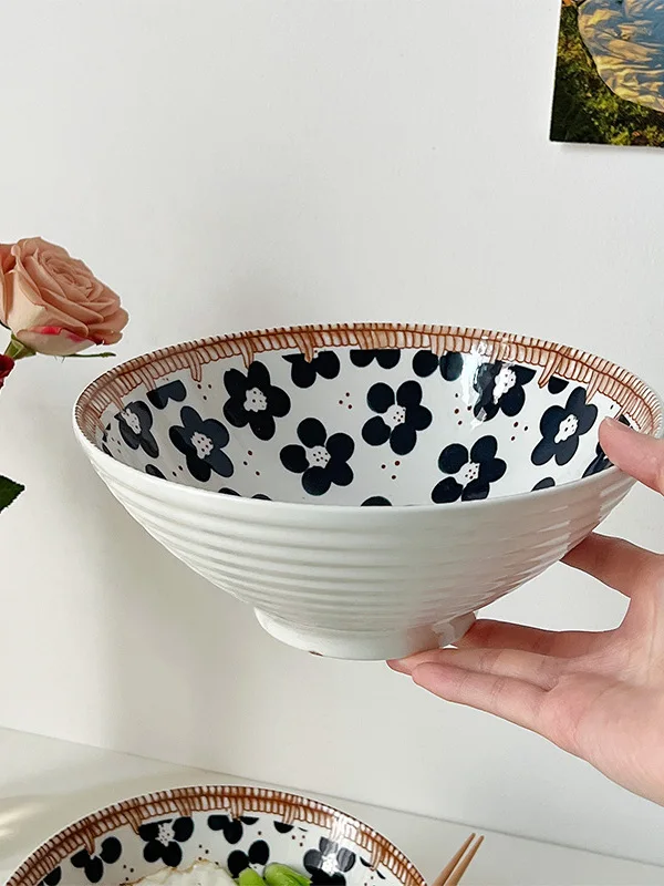 チキンラーメンお椀を選ぶべき理由は？その本質的な違いと、日常に溶け込むための選び方