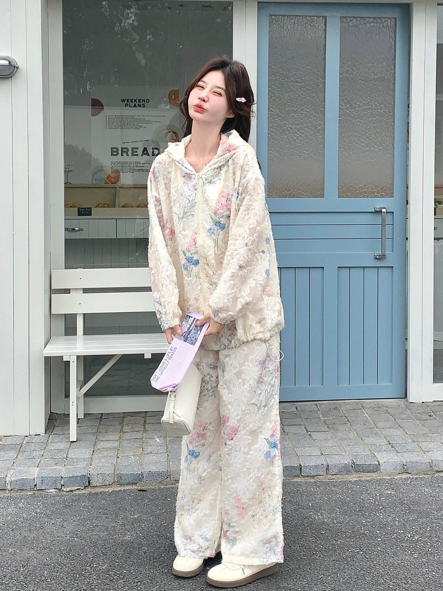 17度気温で何を着たら良いのか？通勤・散歩・カフェで使える1本の答え