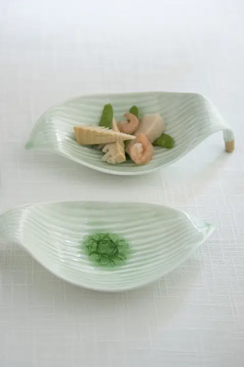 清新な葉デザインの陶器製プレートとボウル【アイスクラック釉・和食器】