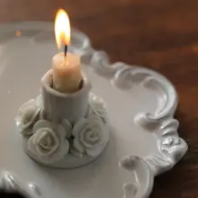 ヴィンテージ風の花柄手作り黒陶器製トレイ皿