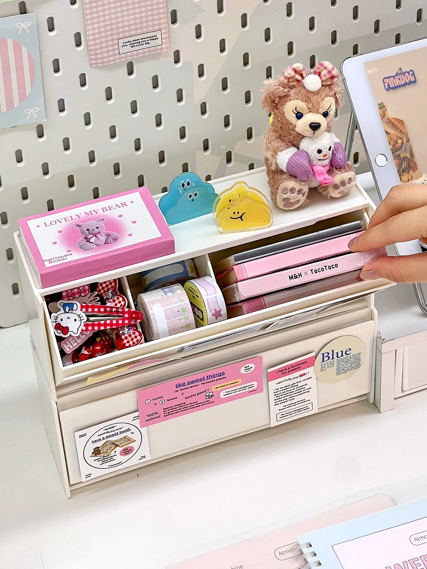 マグネット式フリップカバー文具ボックス：小学校向けプラスチック製収納の実用性と構造解析